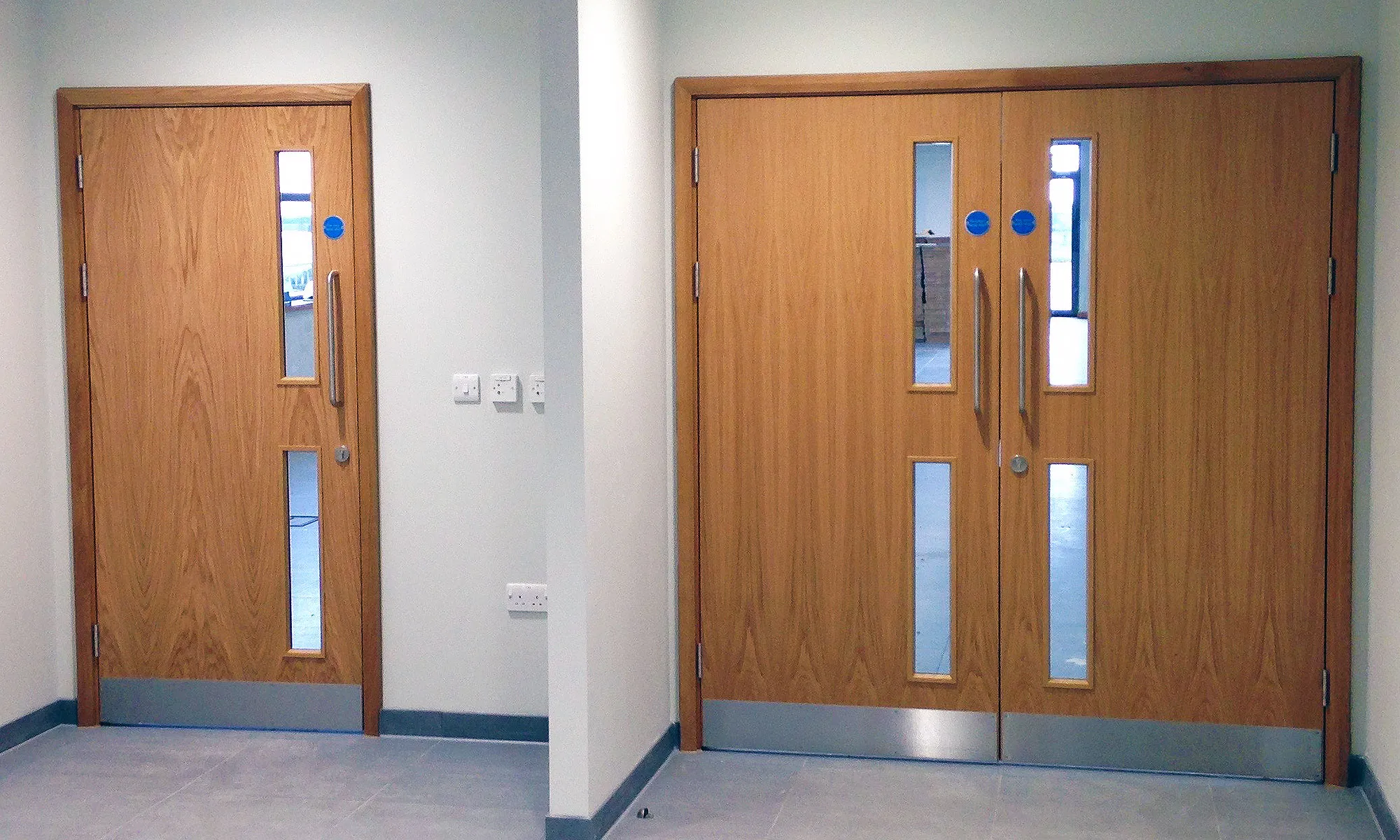 Fitting a fire door